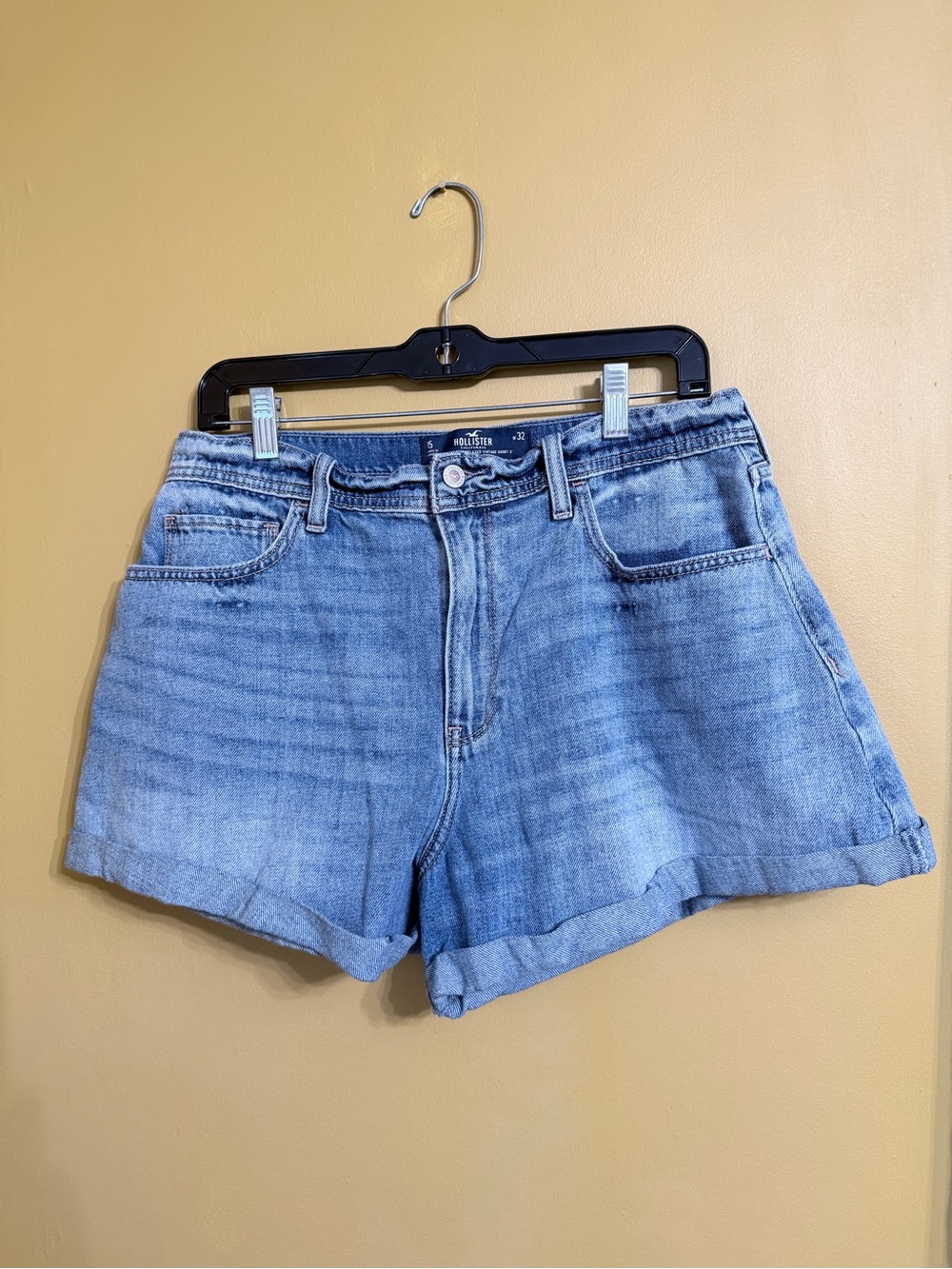 Hollister Ultra High-Rise Relaxed Vintage Shorts 3”